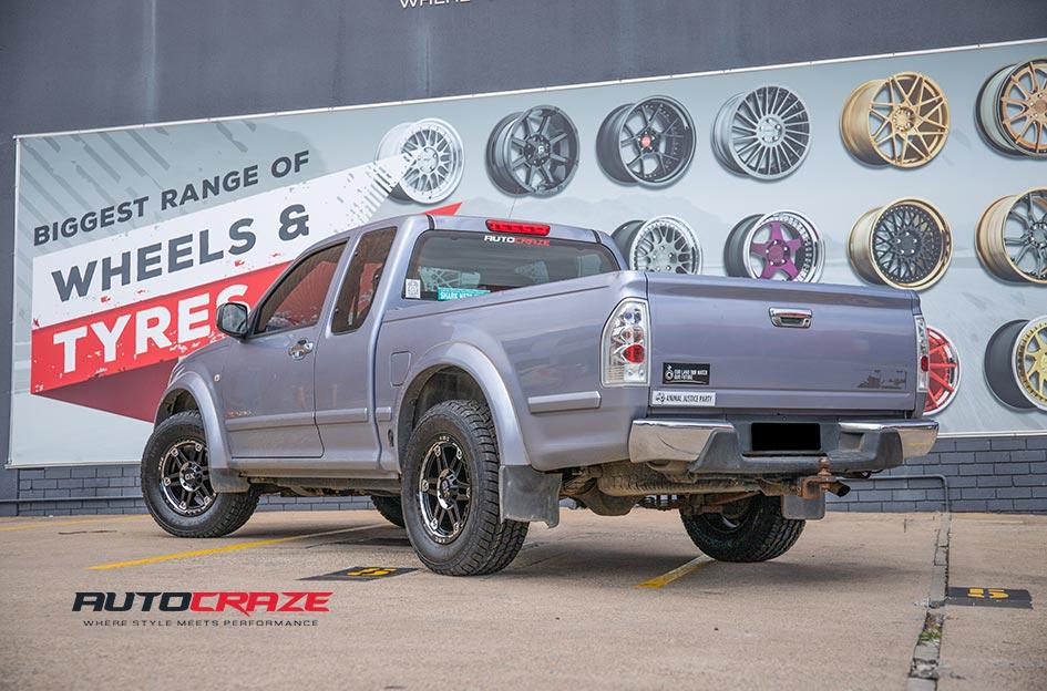 HOLDEN-COLORADO-SPY-II-GLOSS-BLACK-WITH-MACHINE-FACE